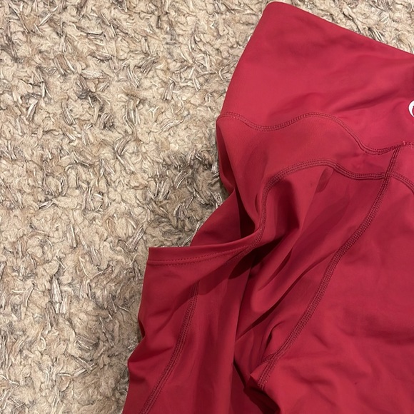 Zyia Merlot Pocket Reflective Light n Luxe 7/8  leggings, size 6-8 - Picture 5 of 9